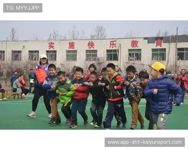 俱乐部与社区联合举办亲子运动会扩大群众基础，社区举办亲子活动